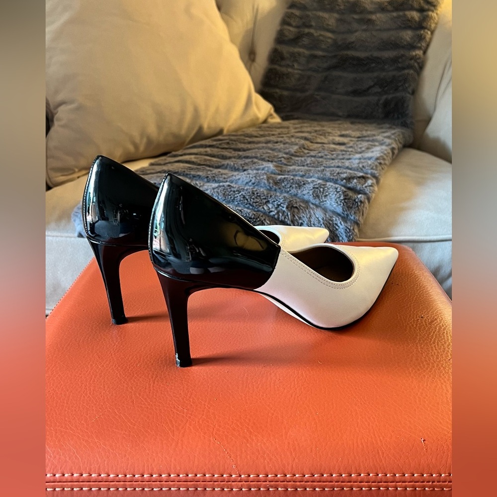 Tahari colorblock black & white pumps